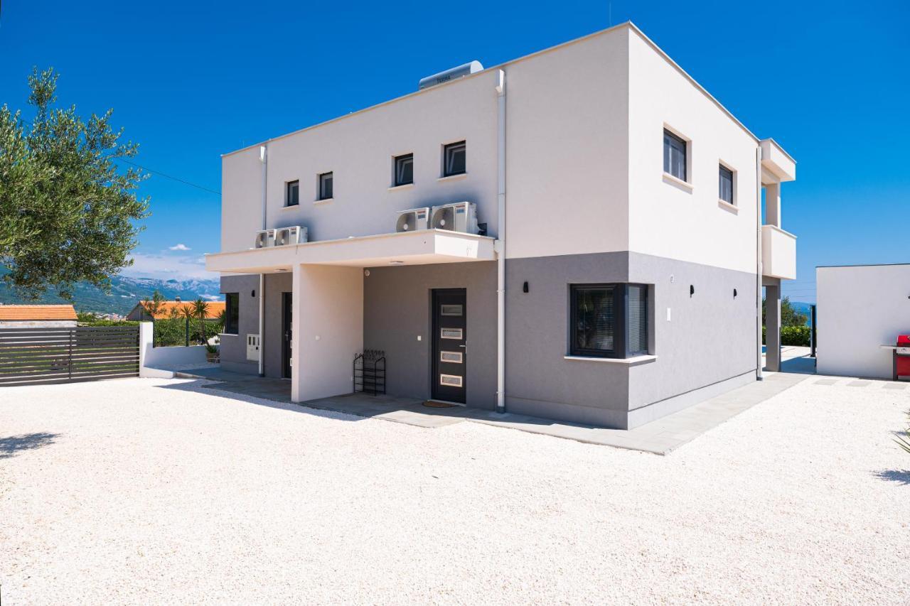 Villa Sky - Heating Pool Kaštel Novi Exterior foto